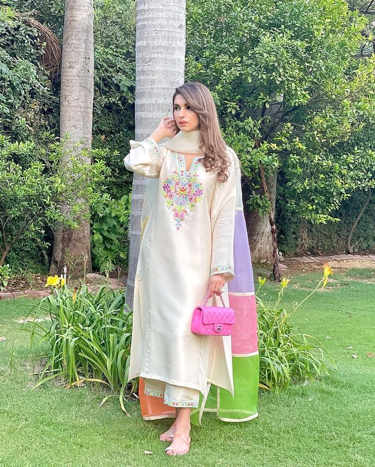 3pc stitched| creamy wdora | Silk